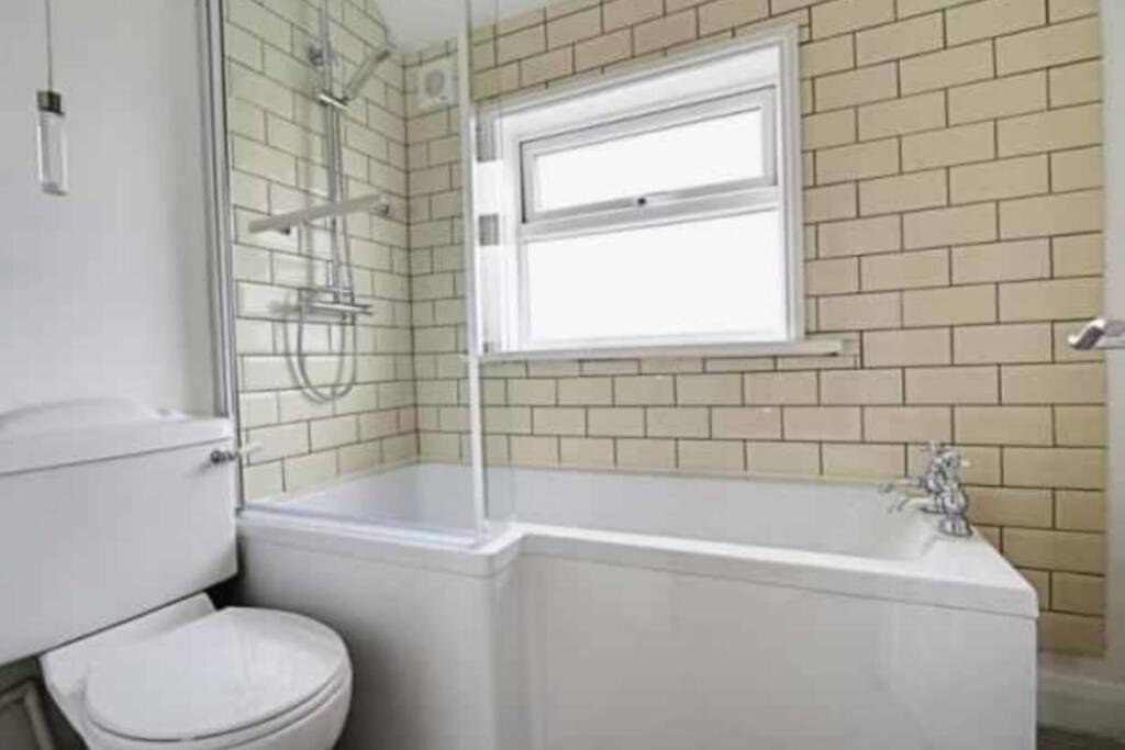 Two Bedroom Terrace House With Parking Kingston upon Hull Eksteriør billede